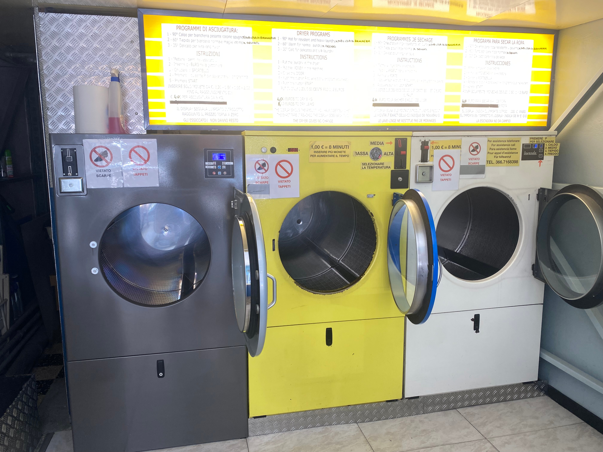 Asciugatrici industriali self-service con istruzioni multilingue